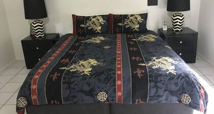 Einziges privates Gästehaus mit eigenen Wasserfällen und Badeplatz an Ihrem Deck