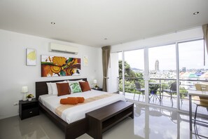 Cofres nos quartos, escrivaninha, Wi-Fi de cortesia, roupa de cama