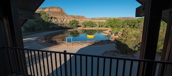 Zion Reunions Retreats Weddings: 55 personnes Pvt: Piscine, théùtre, football en salle