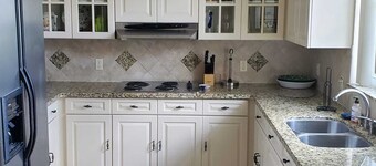 4 BR/3 BA Villa, Private Pool - Near Chabad & Anshei