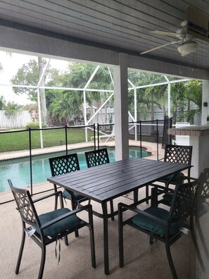 Outdoor dining - 4 BR/3 BA Villa, Private Pool - Near Chabad & Anshei (Boynton Beach)
