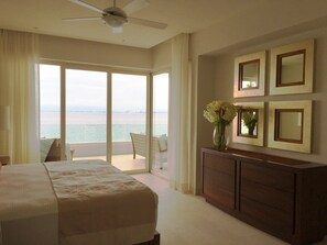 2 bedrooms, in-room safe, iron/ironing board, free WiFi