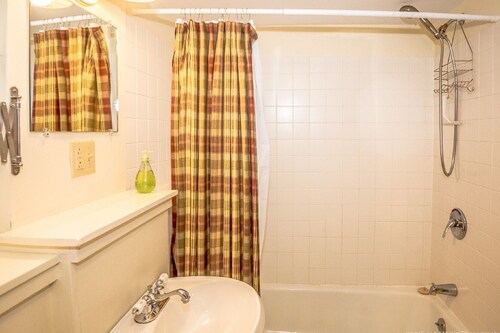 Abbott Brook Chalet A - Private Setting - 5 Mi  From Storyland