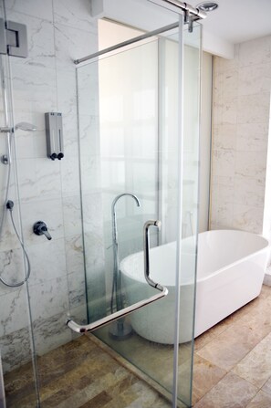 Hair dryer, towels - A Luxury Suite | Infinity Pool | KL City Centre (Kampung Baru)
