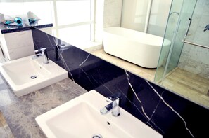Hair dryer, towels - A Luxury Suite | Infinity Pool | KL City Centre (Kampung Baru)