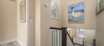 Sleeps 8 in the heart of DEWEY with a short 1.5 block walk to the beach
