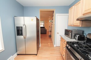 Highchair - Fairmount Convenient + Spacious 4Bed/2Bath - Sleeps 9 (Philadelphia)
