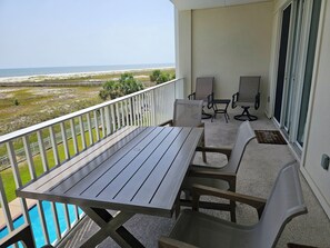 Outdoor dining - Inn at Dauphin Island 309 Wonderful Unit with Expansive Views!! (Dauphin Island)