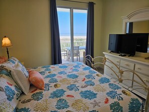 2 bedrooms, iron/ironing board, WiFi, bed sheets - Inn at Dauphin Island 309 Wonderful Unit with Expansive Views!! (Dauphin Island)