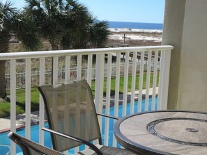 Outdoor dining - Inn at Dauphin Island 203 Beautifully Furnished with Great Views!! (Dauphin Island)