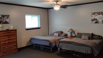 Iron/ironing board, WiFi, bed sheets, wheelchair access