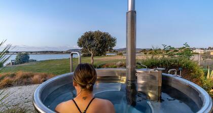 Stargazers Waterfront Hot tub Cottage Tasmania ITAS