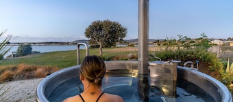 Stargazers Waterfront, Hot Tub Cottage, TAS-Absolute Waterfront Designer Cottage