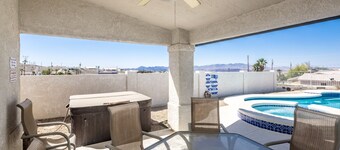 Discounted Luxury, Fantastic Lake View, Pool, Spa, Pool Table, Cornhole Hrshoes.
