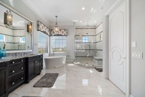 Combined shower/tub, hair dryer, bidet, towels - Eagle Bay: Game Loft, Theater, Private Pool with Lazy River, Golf Views, Near Disney (Kissimmee)