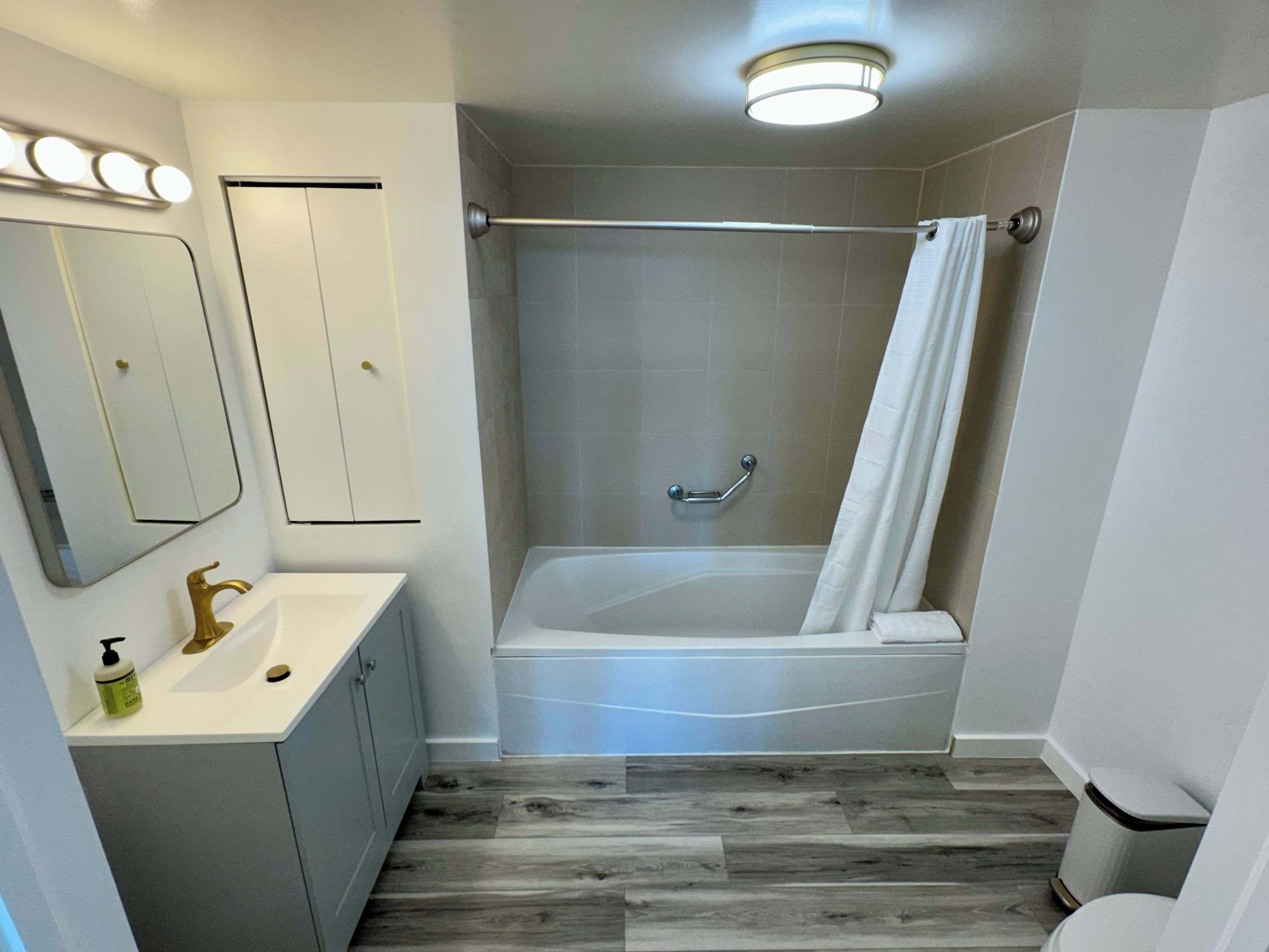 Bathtub, hair dryer, towels, soap