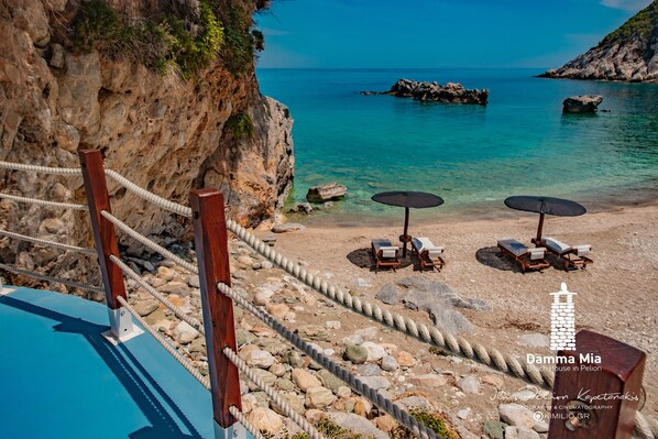 Property grounds - Luxury seaside vacation home (Damouchari Mouresi)