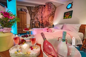 2 bedrooms, in-room safe, iron/ironing board, free WiFi - Luxury seaside vacation home (Damouchari Mouresi)