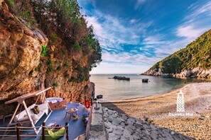 On the beach, sun-loungers, beach towels - Luxury seaside vacation home (Damouchari Mouresi)