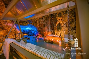 Indoor spa tub - Luxury seaside vacation home (Damouchari Mouresi)