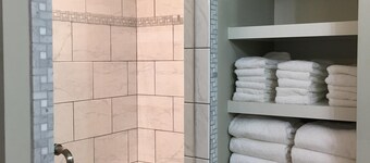 New House w/ Large Deck & Balconies at Edge of The Gulch/Downtown Nashville