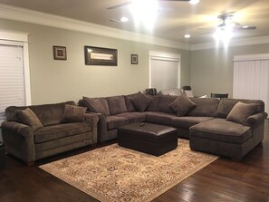 TV connectée, cheminée, jeux vidéo