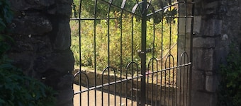 Magnífico lodge único y privado ubicado en tranquilos jardines maduros