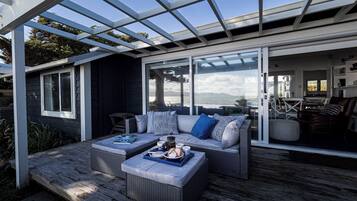 Smart-tv, dvd-spelare och en stereo