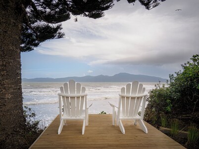 Bach251 absolute beachfront