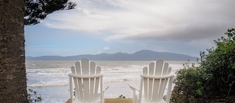 Bach251 absolute beachfront