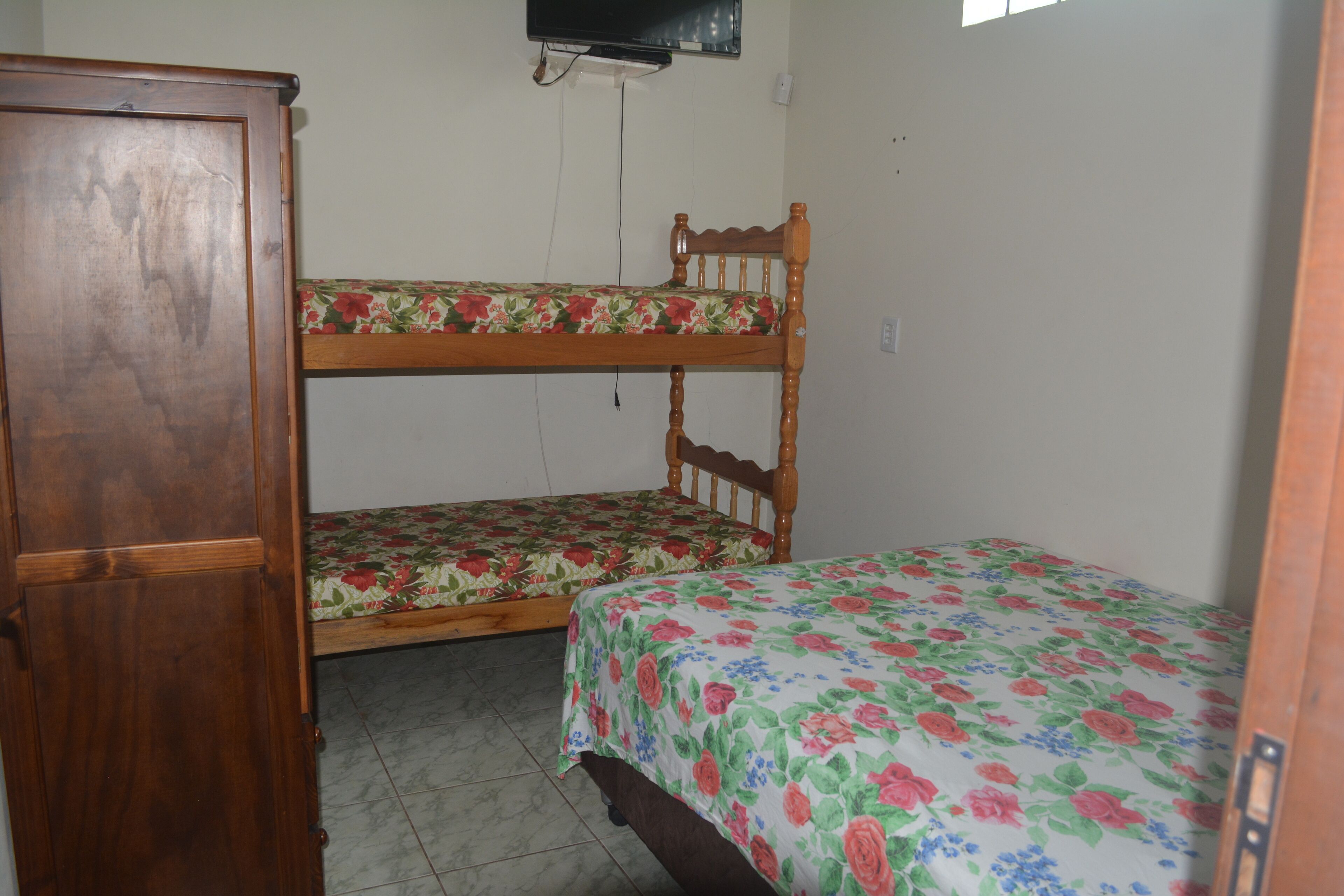 5 habitaciones y wifi gratis 