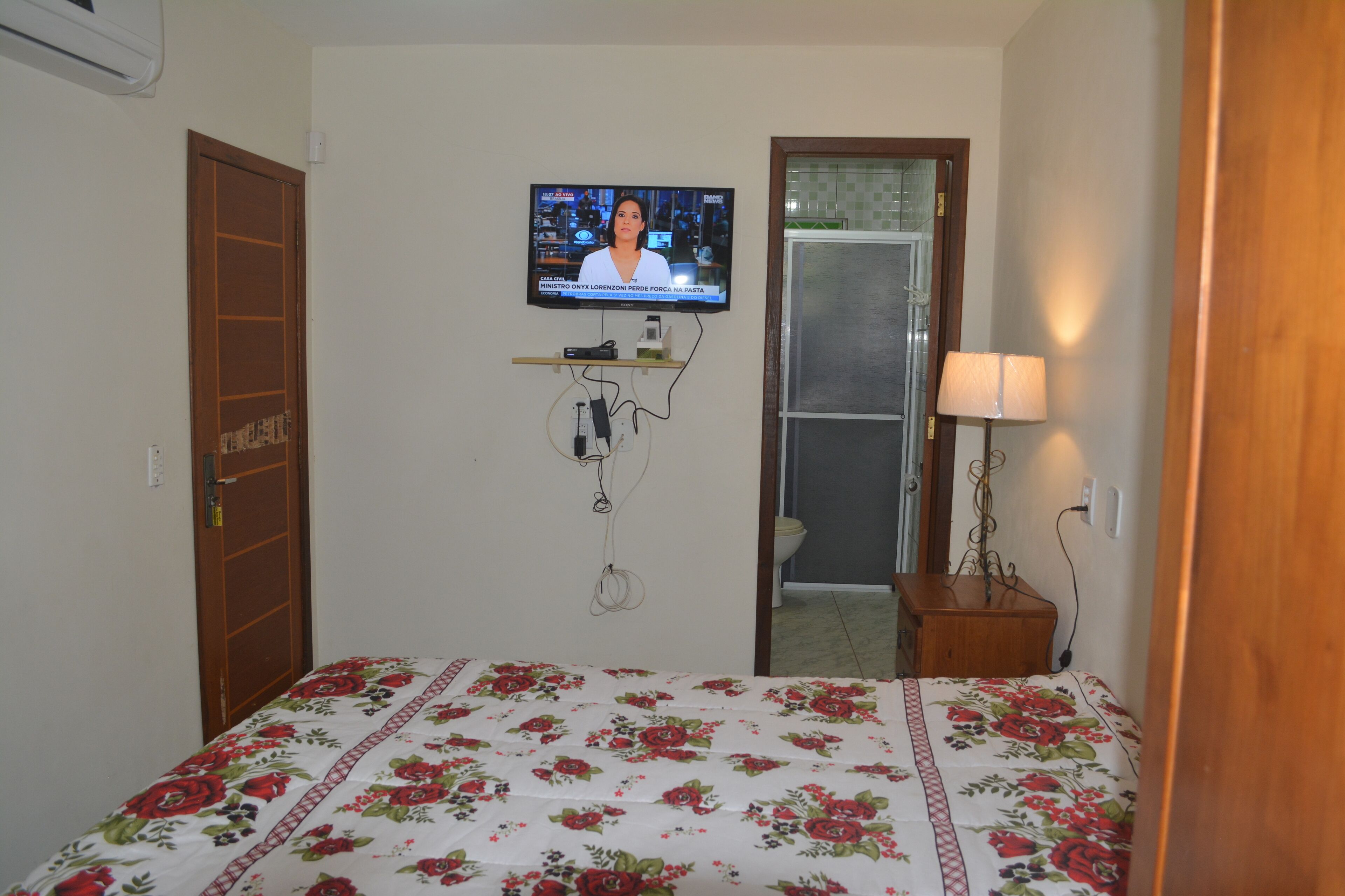 5 quartos, Wi-Fi de cortesia, acesso para cadeiras de rodas