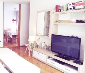 TV, books - Apartman MAJDA with balkony (Split)