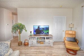 TV, DVD player - 122 Ironwood - Barefoot Resort Rentals (North Myrtle Beach)