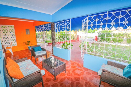 ★ Cozy Kingston Getaway ★ Relaxing, Quaint & Centrally Located ★