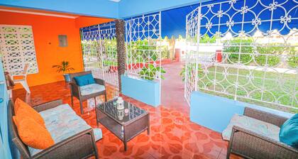 ★ Cozy Kingston Getaway ★ Relaxing, Quaint & Centrally Located ★
