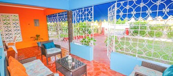 ★ Cozy Kingston Getaway ★ Relaxing, Quaint & Centrally Located ★