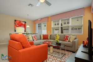 TV, DVD player, books, stereo - Modern Villa, Prime Location! 4Bds Townhouse 5126 (Kissimee)