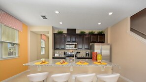 Fridge, microwave, oven, stovetop - Modern Villa, Prime Location! 4Bds Townhouse 5126 (Kissimee)