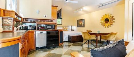 1 chambre, bureau, fer et planche à repasser, Wi-Fi gratuit