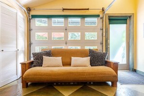 Smart TV, books - Tiny Tasteful 2 (Austin)