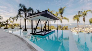 Infinity-Pool, beheizter Pool