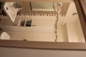 Articles de toilette gratuits, sèche-cheveux, chaussons