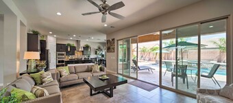 Hot Tub & Putting Green: Home in Surprise