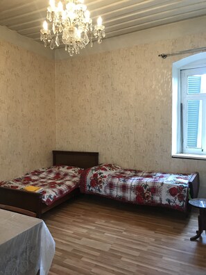 2 dormitorios, tabla de planchar con plancha, wifi gratis