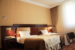 9 bedrooms, free WiFi - In City Center, in the middle of Old City (Baku)