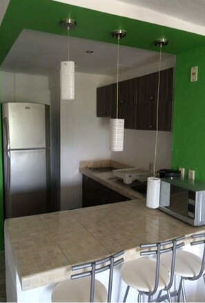 Fridge, microwave, oven, coffee/tea maker