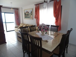 Dining - Beachfront property next to the Guilhermina street market, high standard. (Praia Grande)