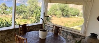 Casa Daphne stunning sea view, 200m to the beach and Selimiye Village center