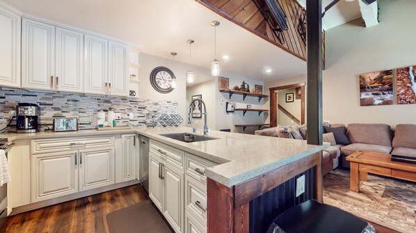 Interior - Deluxe Remodeled Home, Near Shuttle Stops, Shops, Ice Rink & Bowling (Mammoth Lakes)